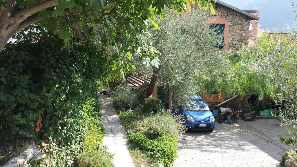 Piccolo Rifugio Nel Verde Chiusavecchia Kültér fotó