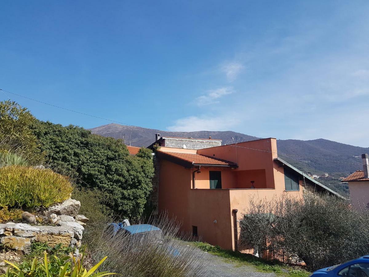 Piccolo Rifugio Nel Verde Chiusavecchia Kültér fotó